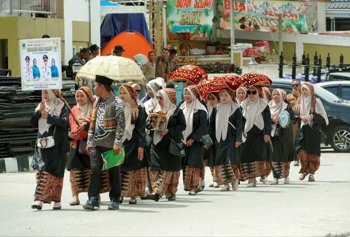 Semarak Pawai Budaya Peringatan HUT ke-22 Kabupaten Solok Selatan