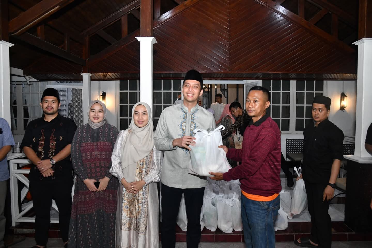 Wali Kota Sawahlunto Riyanda Putra Berbuka Puasa Bersama “Pasukan Orange”, Apresiasi Peran Petugas Kebersihan