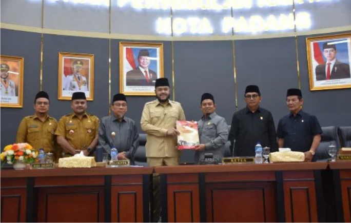 DPRD Kota Padang Gelar Rapat Paripurna Penyampaian Pendapat Akhir Fraksi dan Rekomendasi LKPJ Tahun 2025