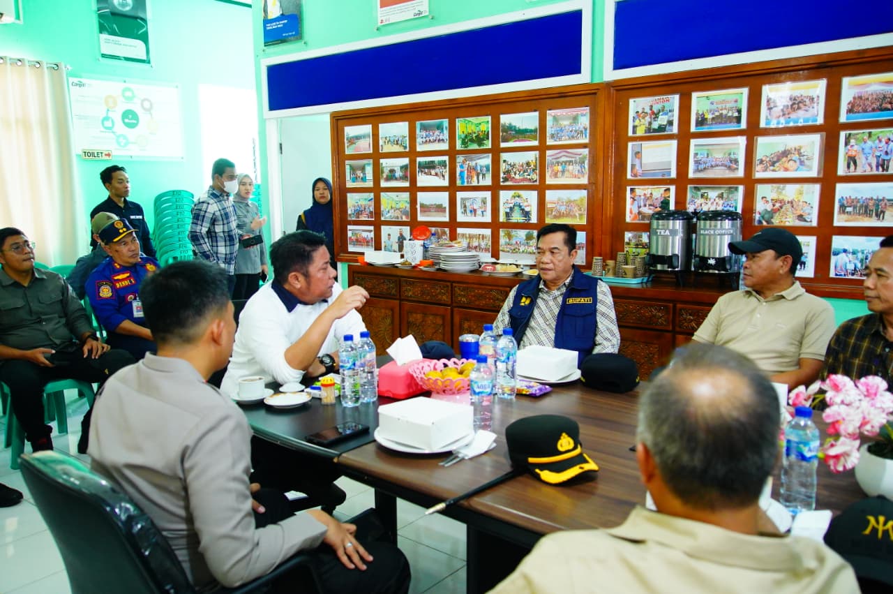 Gubernur Sumatera Selatan Herman Deru Tinjau Lokasi Kebakaran Sumur Minyak di Keluang Dorong Solusi untuk Warga Terdampak