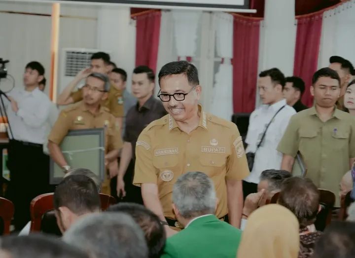 Posbankum Solok Selatan 100% Terbentuk, Bupati Khairunas Raih Penghargaan dari Kementerian Hukum RI