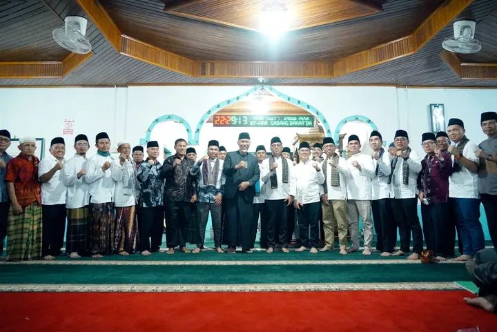 Safari Ramadhan di Masjid Baiturahman Liki, Mahyeldi Ansharullah Bawa Kabar Sekolah Gratis, Khairunas Tegaskan Kolaborasi Bangun Solok Selatan
