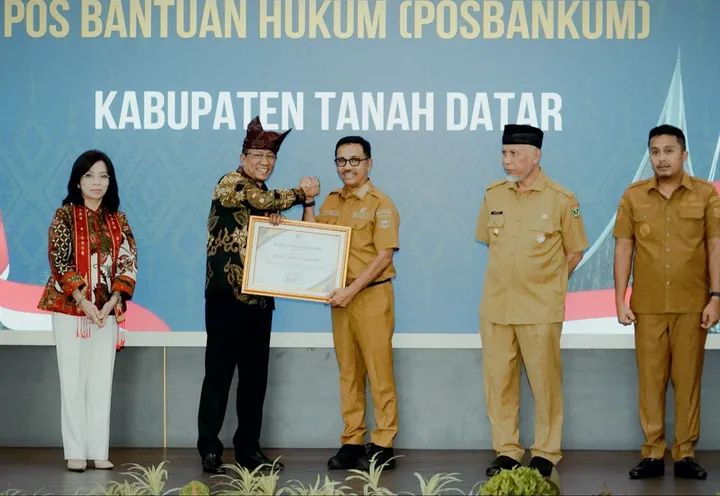 Solok Selatan Perkuat Akses Keadilan Bupati Khairunas Teken MoU Dengan Kementrian Hukum