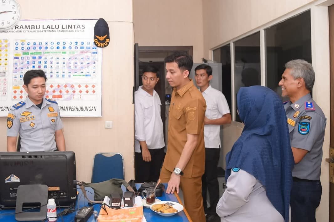 Wali Kota Riyanda Putra dan Wawako Jeffry Hibatullah Sawahlunto Pantau Kinerja ASN Pastikan Pelayanan Publik Tetap Optimal