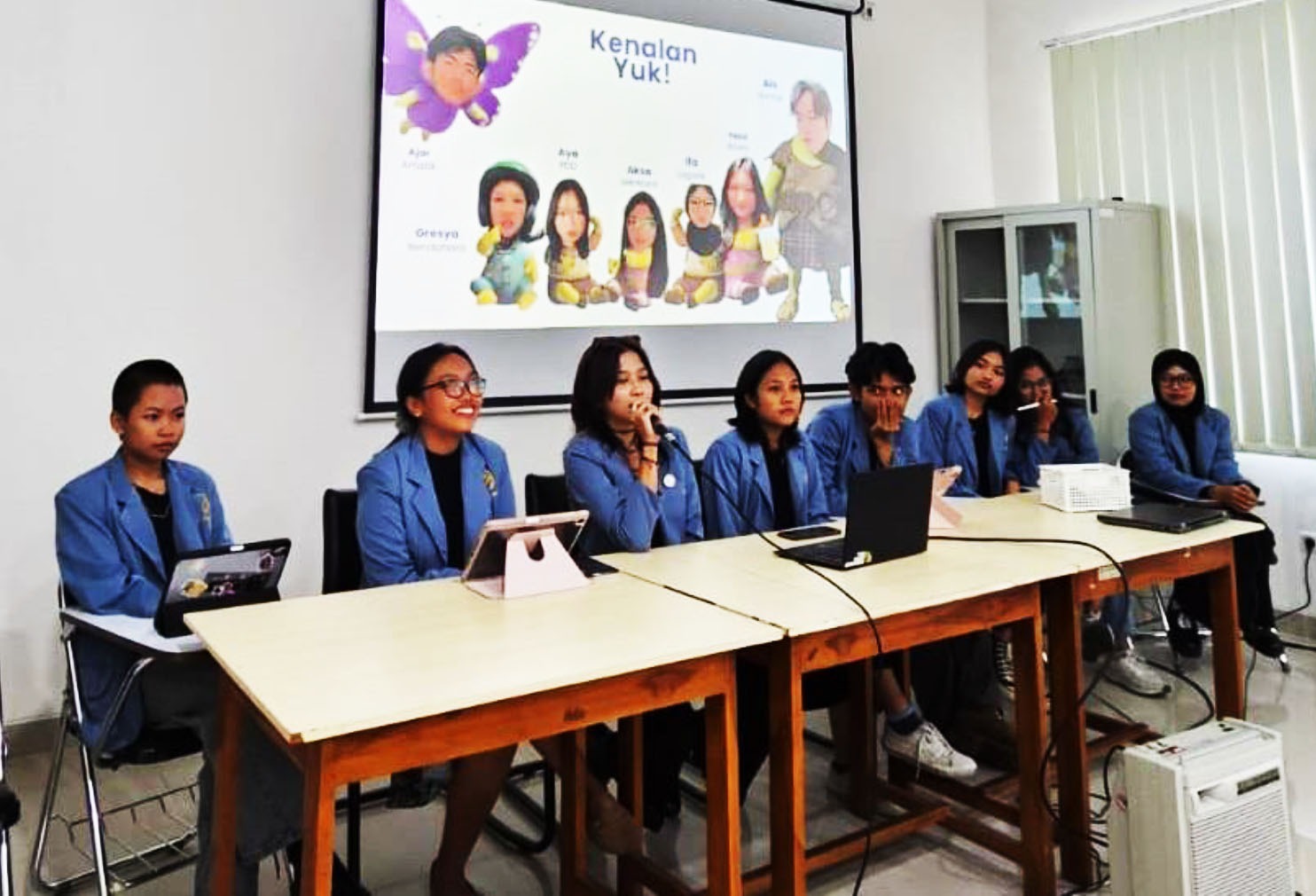 Setiap kelompok pelaksanba pameran dari delapan kelompok Jurusan Tata Kelola Seni FSRD ISI Yogyakarta wajib melakukan pertanggung jawaban konsep dan strategi pameran 