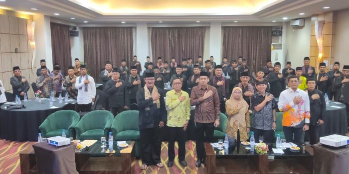 Kadis Kebudayaan, Anggota DPRD Sumbar dan perserta Bimtek peningkatan kapasitas lembaga adat di Bukittinggi, 21 Mei 2026.