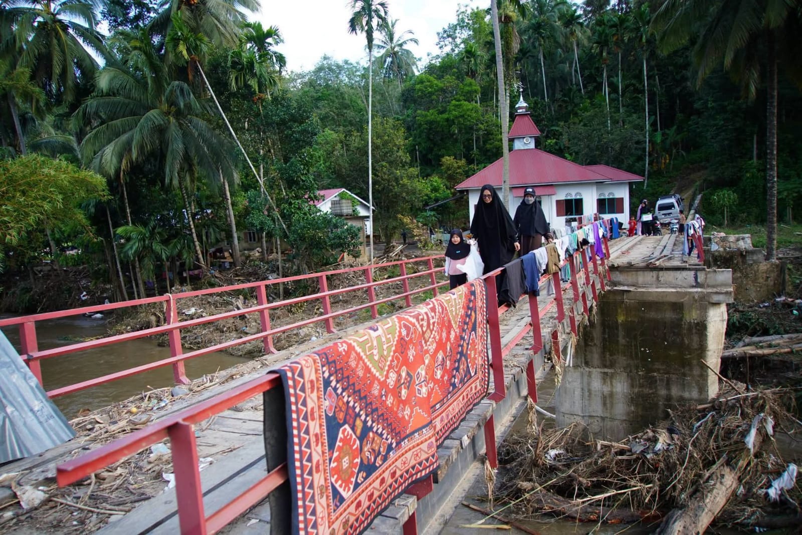 Bupati Eka Putra dan BPJN Sumbar Tinjau Jembatan Rusak di Nagari Taluak