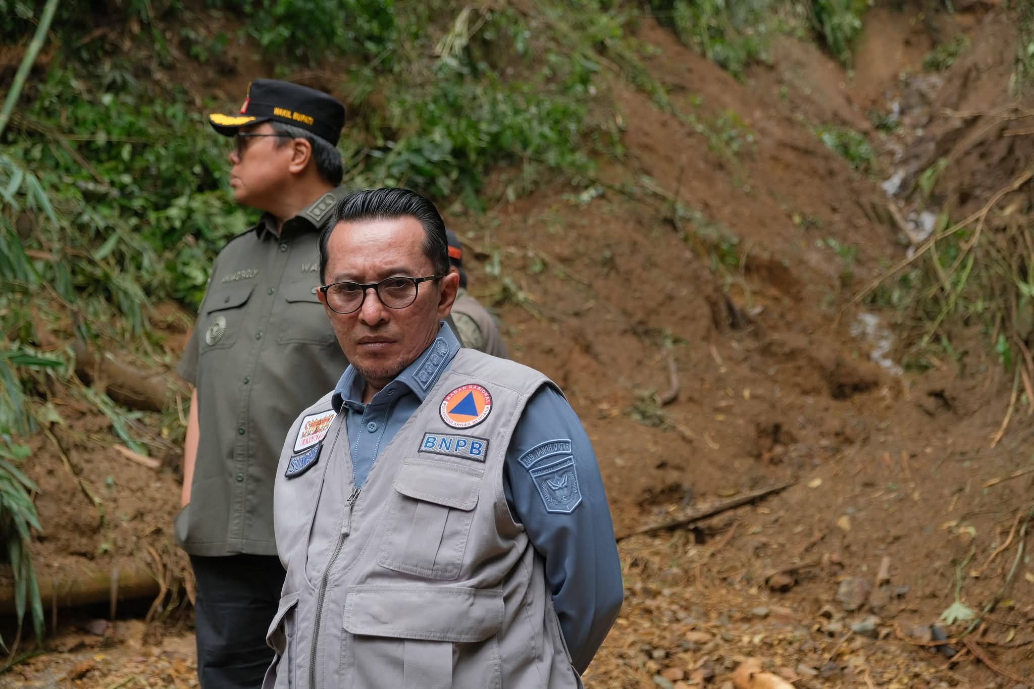 Bupati Eka Putra dan Wakil Bupati Ahmad Fadly Tinjau Lokasi Longsor di Tanah Datar 