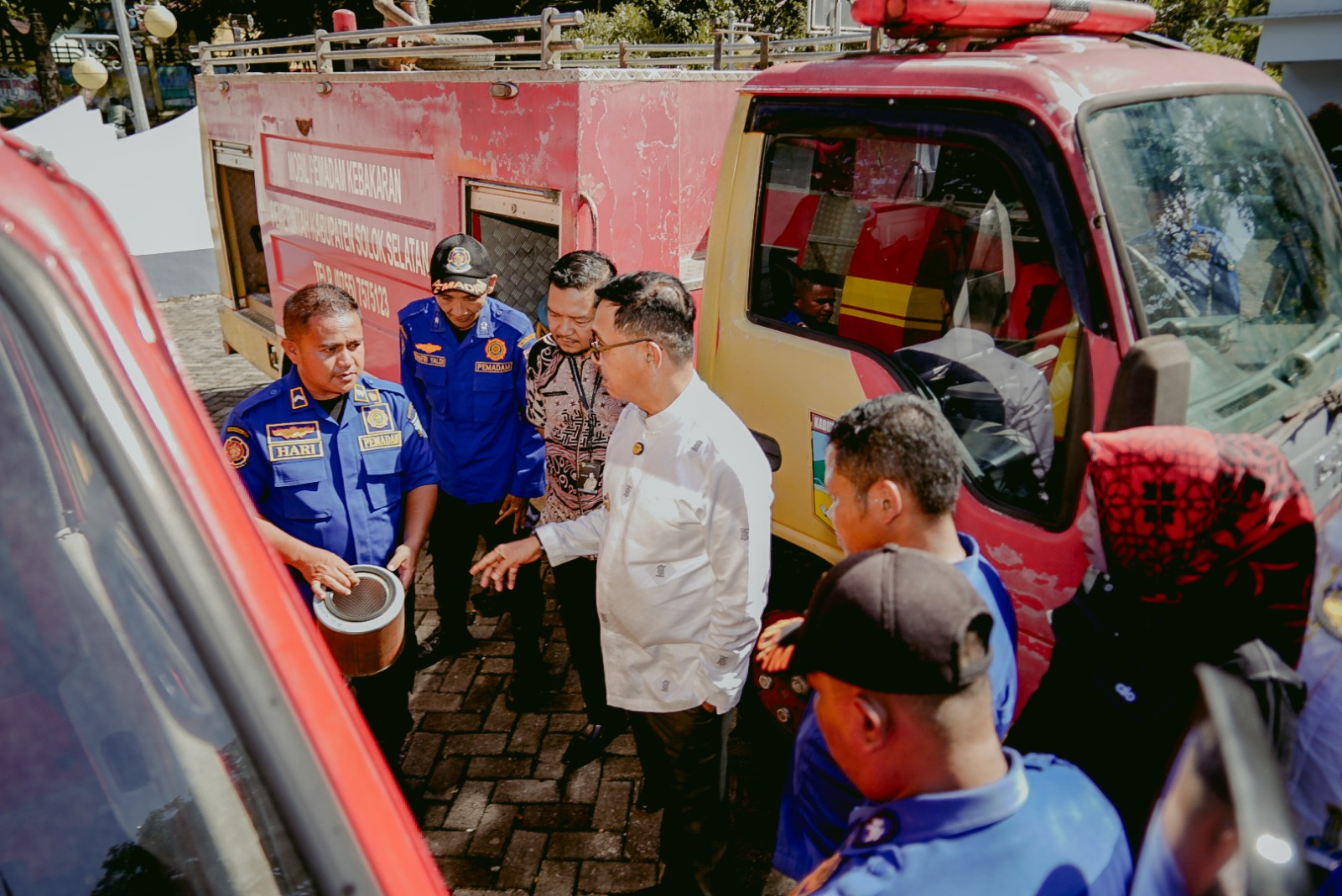 Bupati Solok Selatan Khairunas Pastikan Langsung Peralatan Damkar Aman dan Siap Beroperasi