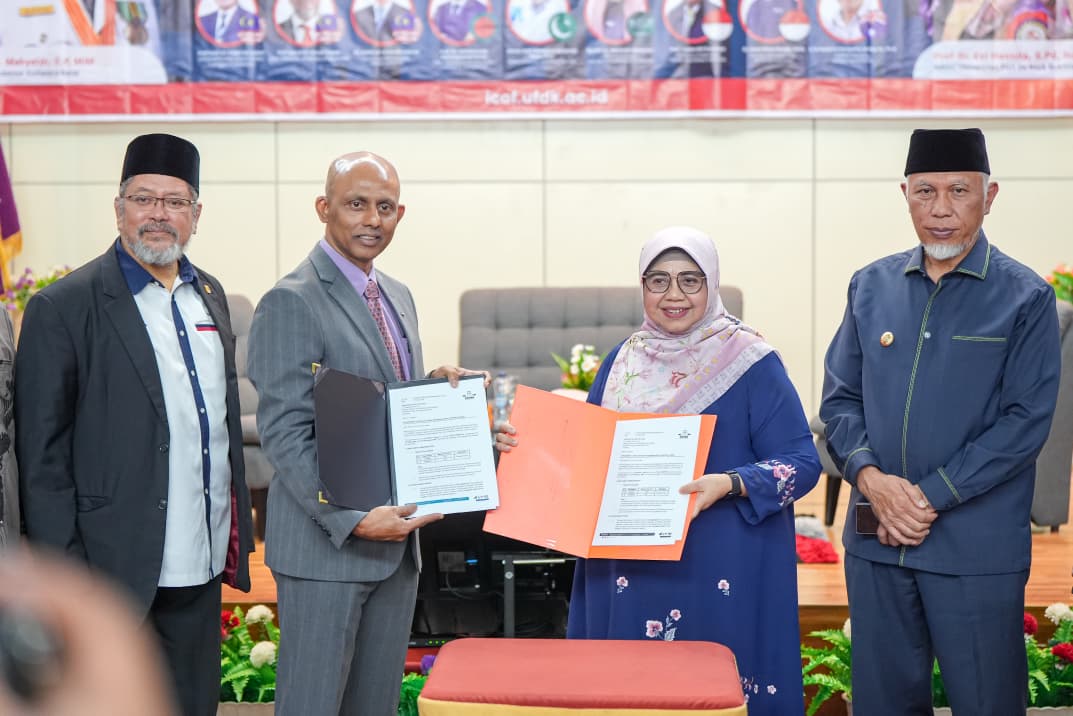 Gubernur Mahyeldi Ansharullah Dorong Penguatan SDM Adaptif dan Berbudaya pada ICOF 2026 Universitas Fort De Kock