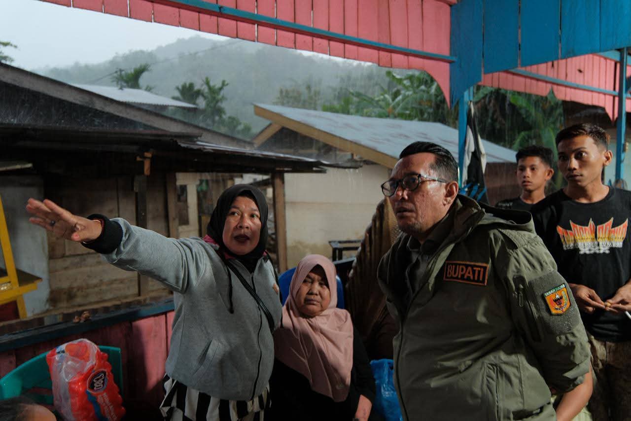 Lima Rumah dan Jembatan Hanyut di Nagari Taluak Lintau Buo