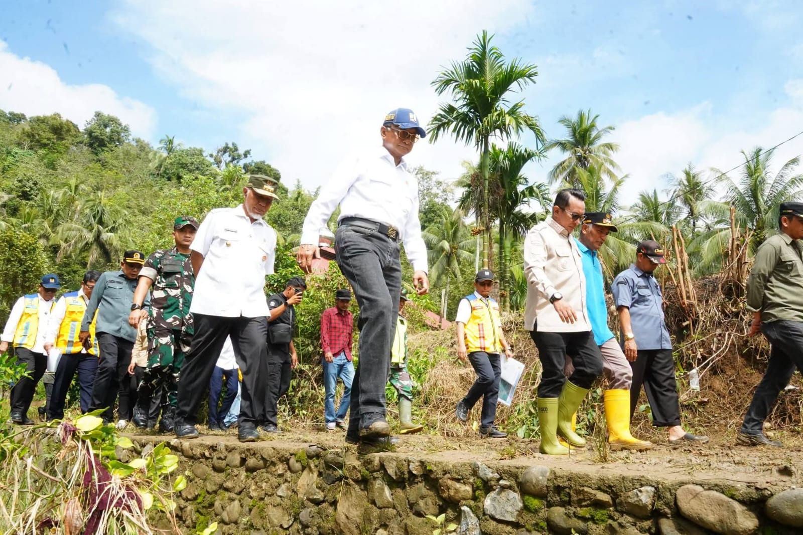 Menteri PU RI Dody Hanggodo Kunjungi Lokasi Bencana di Taluk dan Sekolah Rakyat