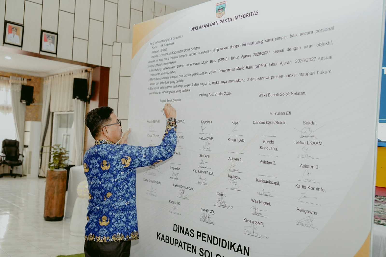 Pemerintah Kabupaten Solok Selatan Tanda Tangani Pakta Ingritas Pastikan SPMB Obektif, Transparan, dan Akuntabel