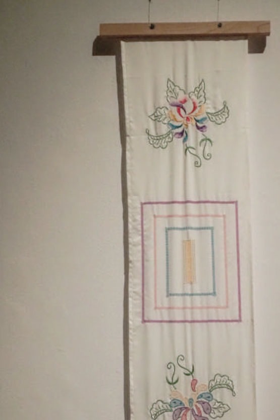 Rani Jambak, Embroidered fabric: 150 × 40 cm, Display cases, 58 × 61 × 34 cm dan 59 × 71 × 34 cm 2026