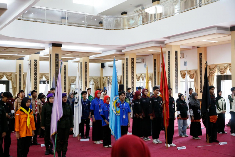 Rektor UNP Krismadinata Lantik 20 Pengurus UKM Ingatkan Kolaborasi Lintas Disiplin