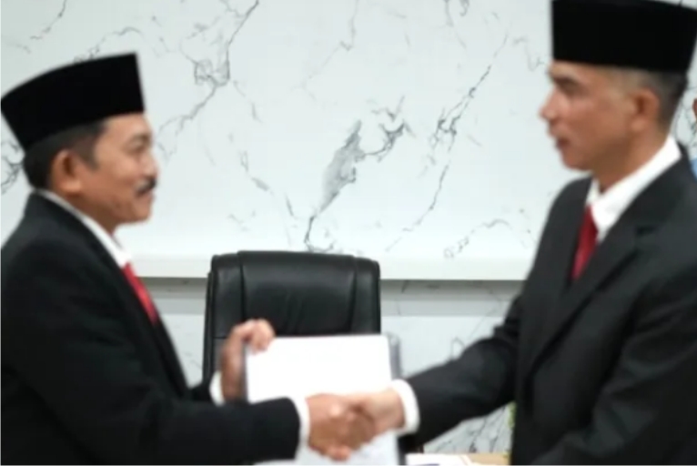 Sekda Medison Lantik Direksi Perumda Tirta Solok Nan Indah Febri Fauzan
