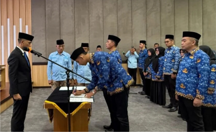 Sekda Solok Medison Lantik Dua Pejabat JPT Pratama dan 11 Pejabat Fungsional