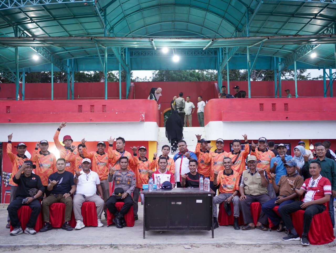 Bupati Solok Jon Firman Pandu Hadiri Pembukaan Turnamen Sepak Bola Supayang Legend Cup U-40