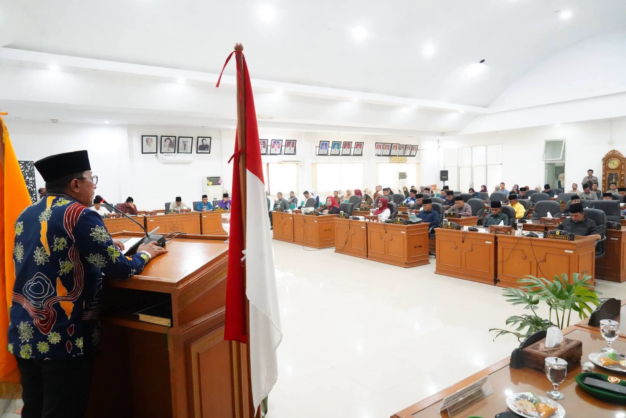 Bupati Tanah Datar Eka Putra Sampaikan Pertanggungjawaban APBD 2025