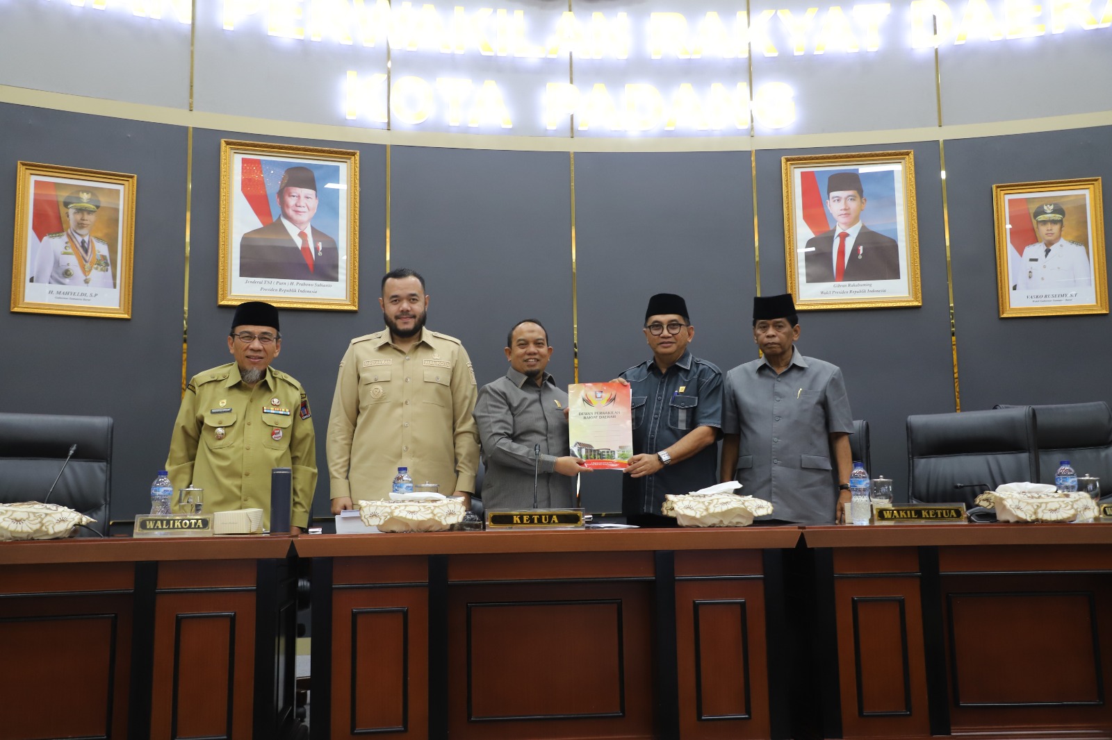 Dewan Perwakilan Rakyat Daerah (DPRD) Kota Padang Menggelar Rapat Paripurna, Fraksi Sampaikan Pendapat Terhadap Ranperda LKPD TA 2025, Perubahan Propemperda, PKUA dan PPAS TA 2026