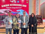 Dosen UNP FIP Dr. Nur Azmi Alwi Luncurkan Buku pada IMFL-4 Dosen UNP FIP Dr. Nur Azmi Alwi Luncurkan Buku pada IMFL-4