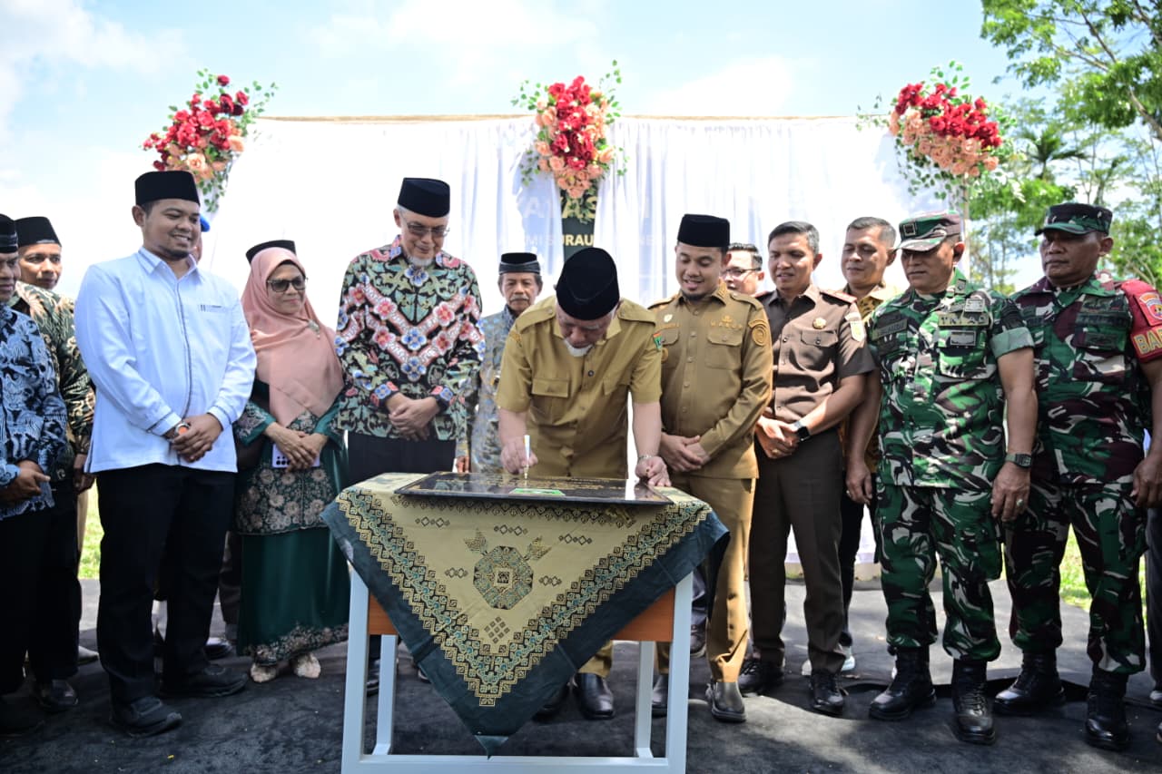 Gubernur Mahyeldi Ansharullah Resmikan SMP Islam Darul Hakim Hidupkan Tradisi Pendidikan Surau