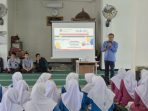 Physics Goes to School, Universitas Negeri Padang Departemen Fisika dan FMIPA kenalkan teknologi Masa Depan kepada Pelajar SMA Tunjukan Fisika Tak Sekadar Rumus Physics Goes to School: Universitas Negeri Padang Departemen Fisika dan FMIPA kenalkan teknologi Masa Depan kepada Pelajar SMA Tunjukan Fisika Tak Sekadar Rumus