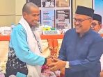 Sekdaprov Sumbar Arry Yuswandi Sambut Kepulangan Kloter 1 Jemaah Haji Debarkasi Padang, 390 Jemaah Tiba dengan Selamat