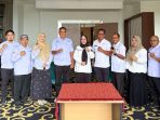 Serah Terima Jabatan Sekretaris dan Kepala Bidang Dinas Komunikasi dan Informatika Kabupaten Solok Berlangsung Khidmat Serah Terima Jabatan Sekretaris dan Kepala Bidang Dinas Komunikasi dan Informatika Kabupaten Solok Berlangsung Khidmat