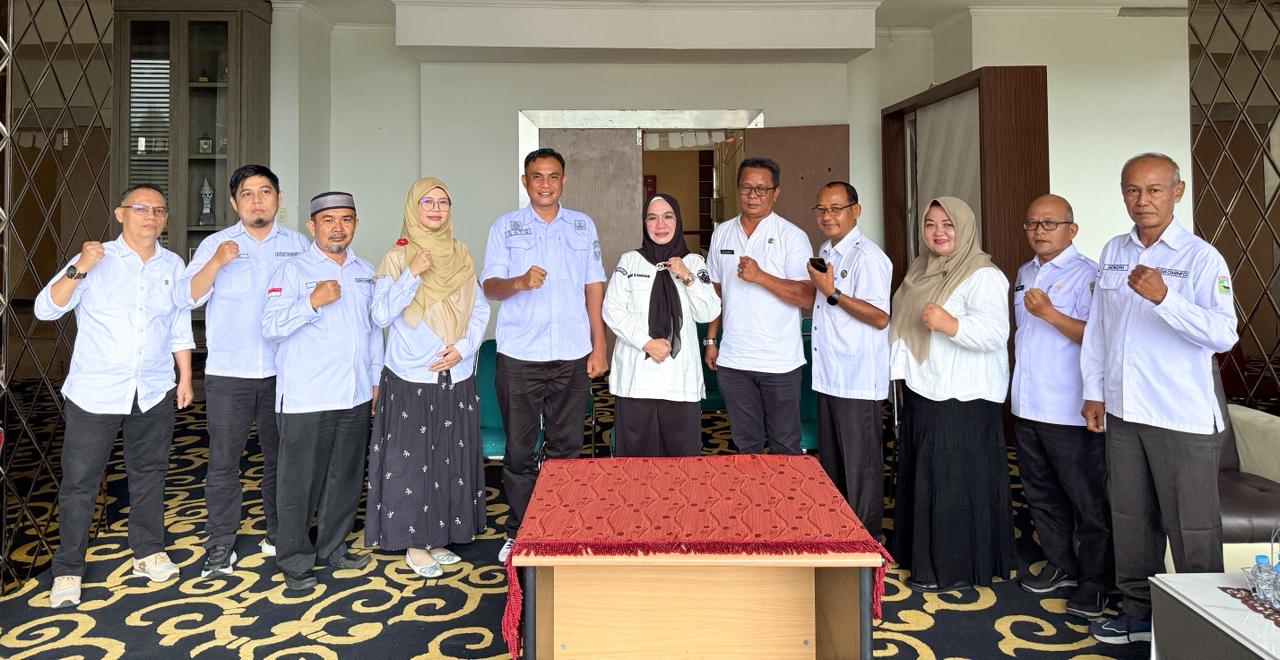 Serah Terima Jabatan Sekretaris dan Kepala Bidang Dinas Komunikasi dan Informatika Kabupaten Solok Berlangsung Khidmat