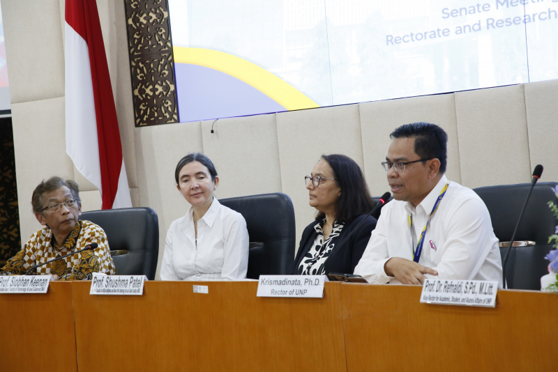 Universitas Negeri Padang Gelar Kuliah Umum Internasional Bersama De Montfort University Perkuat Literasi AI di Perguruan Tinggi