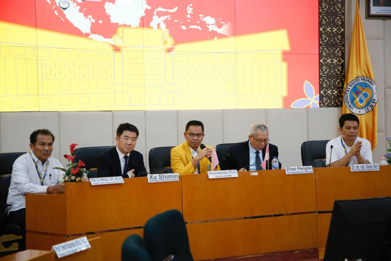 Universitas Negeri Padang Jajaki Kerja Sama dengan Lingnan Artisan Polytechnic Tiongkok