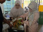 Universitas Negeri Padang Olah Sampah Organik Jadi Eco Enzyme, Terapkan di Hotel dan Lapau Universitas Negeri Padang Olah Sampah Organik Jadi Eco Enzyme, Terapkan di Hotel dan Lapau