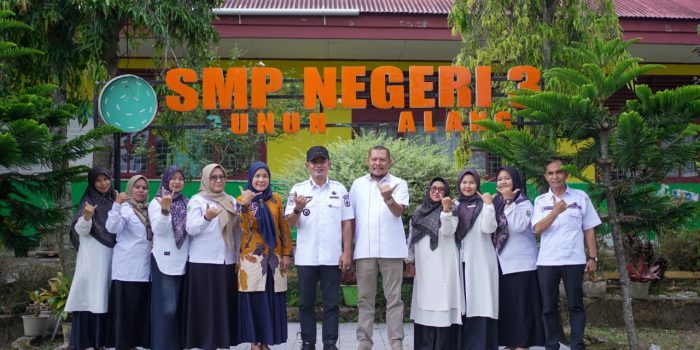 Bupati Solok Jon Firman Pandu Tinjau Progres Revitalisasi SMPN 3 Gunung Talang Bupati Solok Jon Firman Pandu Tinjau Progres Revitalisasi SMPN 3 Gunung Talang