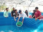 Gandeng Kepala BBPBL Lampung, Dinas Perikanan Tulang Bawang Tebar Benih Lele di Kolam Bioflok "Duta Fish Nusantara"