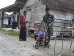 Kehadiran Satgas TMMD 129 Bojonegoro Bawa Keceriaan bagi Bocah Kesongo Kehadiran Satgas TMMD 129 Bojonegoro Bawa Keceriaan bagi Bocah Kesongo
