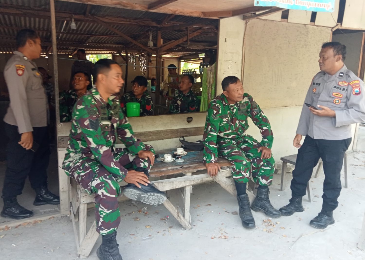 Kehadiran TMMD ke-129 Kodim 0813 Bojonegoro bawa Berkah Warung Kopi di Kesongo
