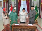 Mahyeldi Ansharullah Ajak Kampus Jadikan Hibah Buku Sastra Tamil Media Penguat Riset dan Pelestarian Warisan Minangkabau
