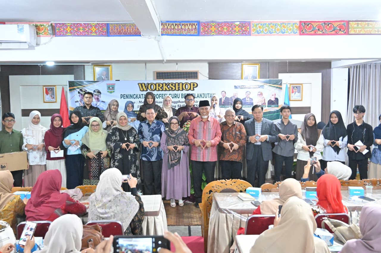 Gubernur Mahyeldi Ansharullah: Guru Pemilik Ilmu yang Tak Pernah Putus, Kunci Mencetak Generasi Unggul Sumbar