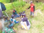Momen Hangat TMMD ke-129 Kodim 0813 Bojonegoro, Ngopi Lesehan di Pinggir Jalan, TNI dan Warga Menyatu Tanpa Jarak Momen Hangat TMMD ke-129 Kodim 0813 Bojonegoro, Ngopi Lesehan di Pinggir Jalan, TNI dan Warga Menyatu Tanpa Jarak