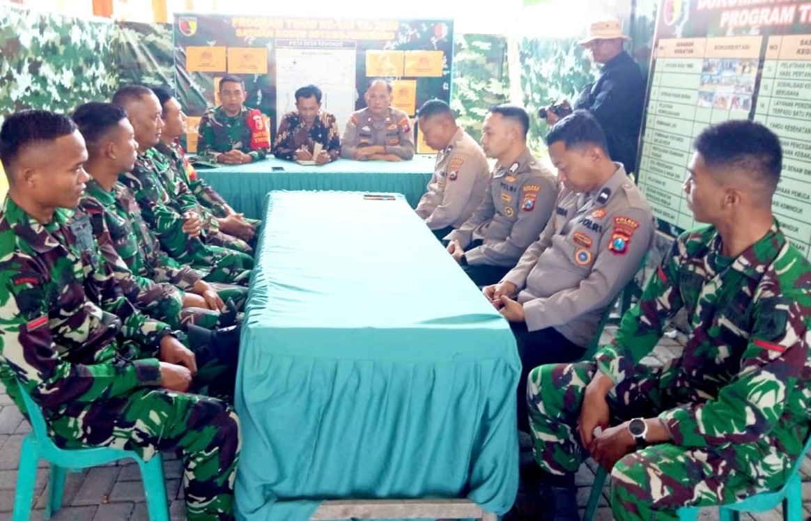 Pacu Target Pembangunan, Satgas TMMD ke-129 Kodim 0813 Bojonegoro dan Pemdes Kesongo Kumpul Strategi di Posko