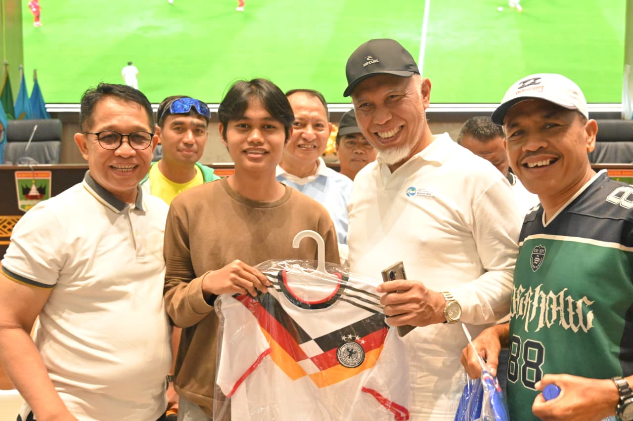 Ribuan Warga Padati Nobar Piala Dunia di Kantor Gubernur, Mahyeldi Ansharullah Pastikan Berlanjut hingga Final