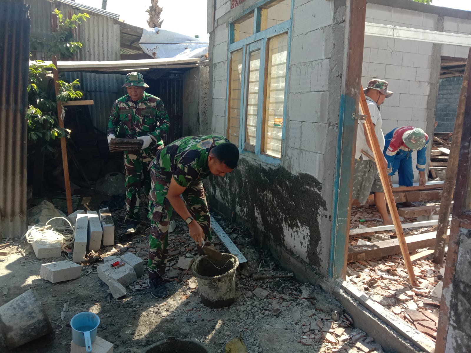 Rumah Ibu Sukiyem Mulai Tampak Wujudnya, Satgas TMMD ke-129 Kodim 0714 Salatiga Wujudkan Harapan akan Hunian Layak