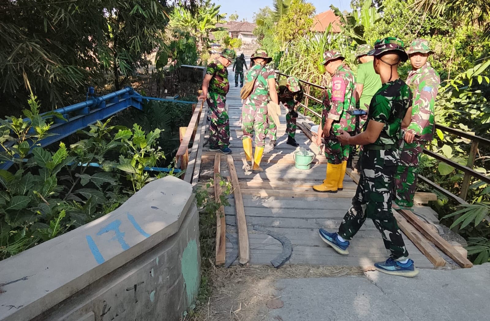 Satgas TMMD ke-129 Kodim 0813 Bojonegoro Bangun Jembatan Dusun Mundu Permudah Akses Masyarakat