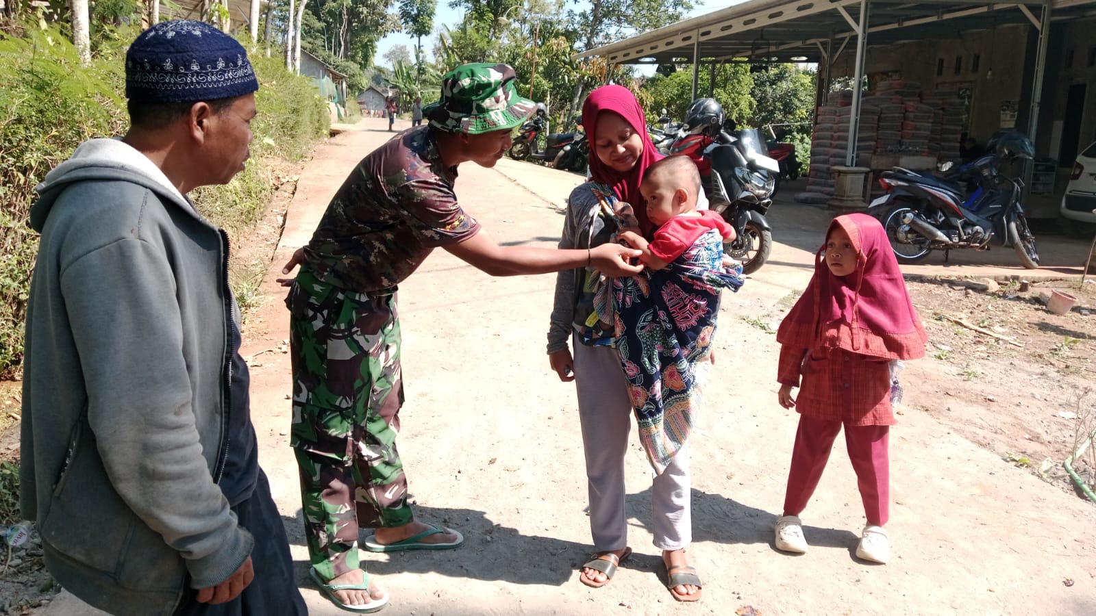 TMMD Reguler ke 129 Tahun 2026, Sentuhan Tangan Lembut dibalik seragam Loreng TNI