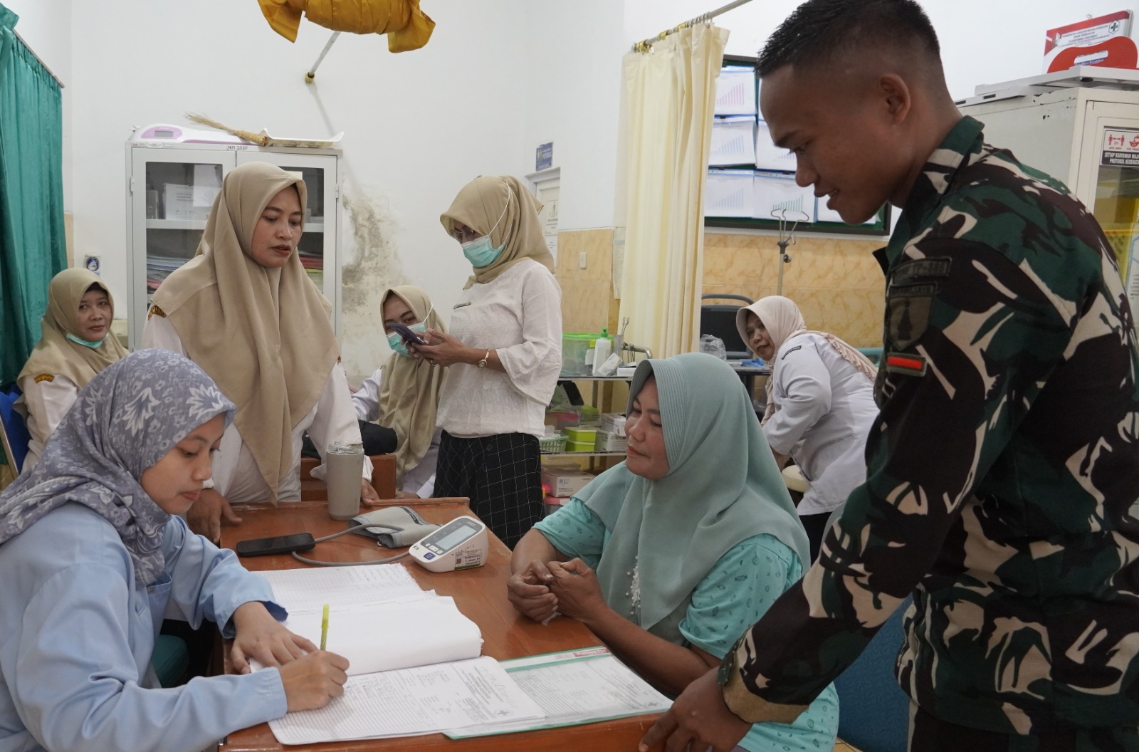 Sinergi TNI dan Nakes, TMMD ke-129 Kodim 0813 Bojonegoro Hadirkan Layanan KB Kesehatan Gratis