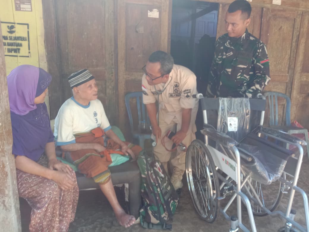 TMMD Reguler ke-121 Kodim 0714 Salatiga, Bantuan Kursi Roda, Hadirkan Semangat Baru bagi Mbah Wahidi