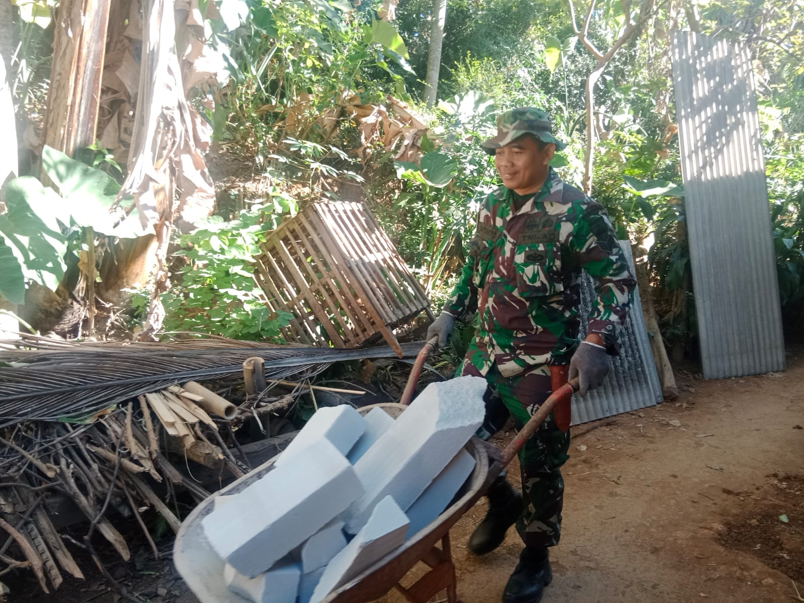 TMMD Reguler ke-129 Kodim 0714 Salatiga, Bata Hebel, Kado Indah untuk Bu Asyah di Dlisem