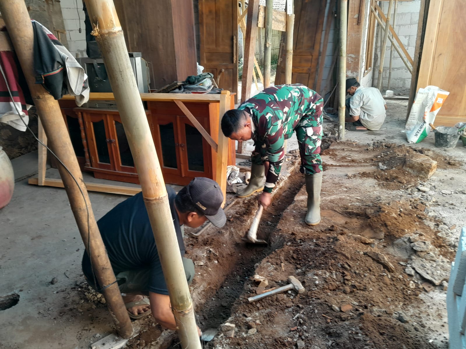 TMMD Reguler ke-129 Kodim 0714 Salatiga Merangkai Besi untuk Sebuah Asa Rumah Layak Huni