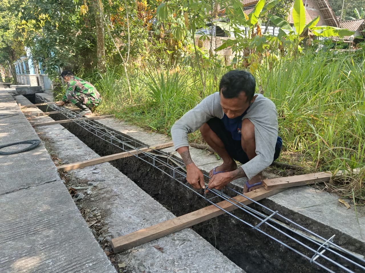 TMMD Reguler ke-129 Kodim 0714 Salatiga, Merangkai Kekuatan dari Setiap Ikatan Besi